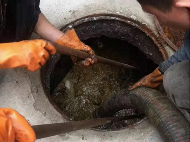 银川清理化粪池时如何避免沼气的危害?